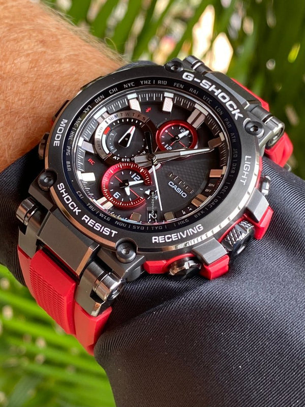 Sports Solar Powered Sapphire Crystal Mens Red/Black Analog